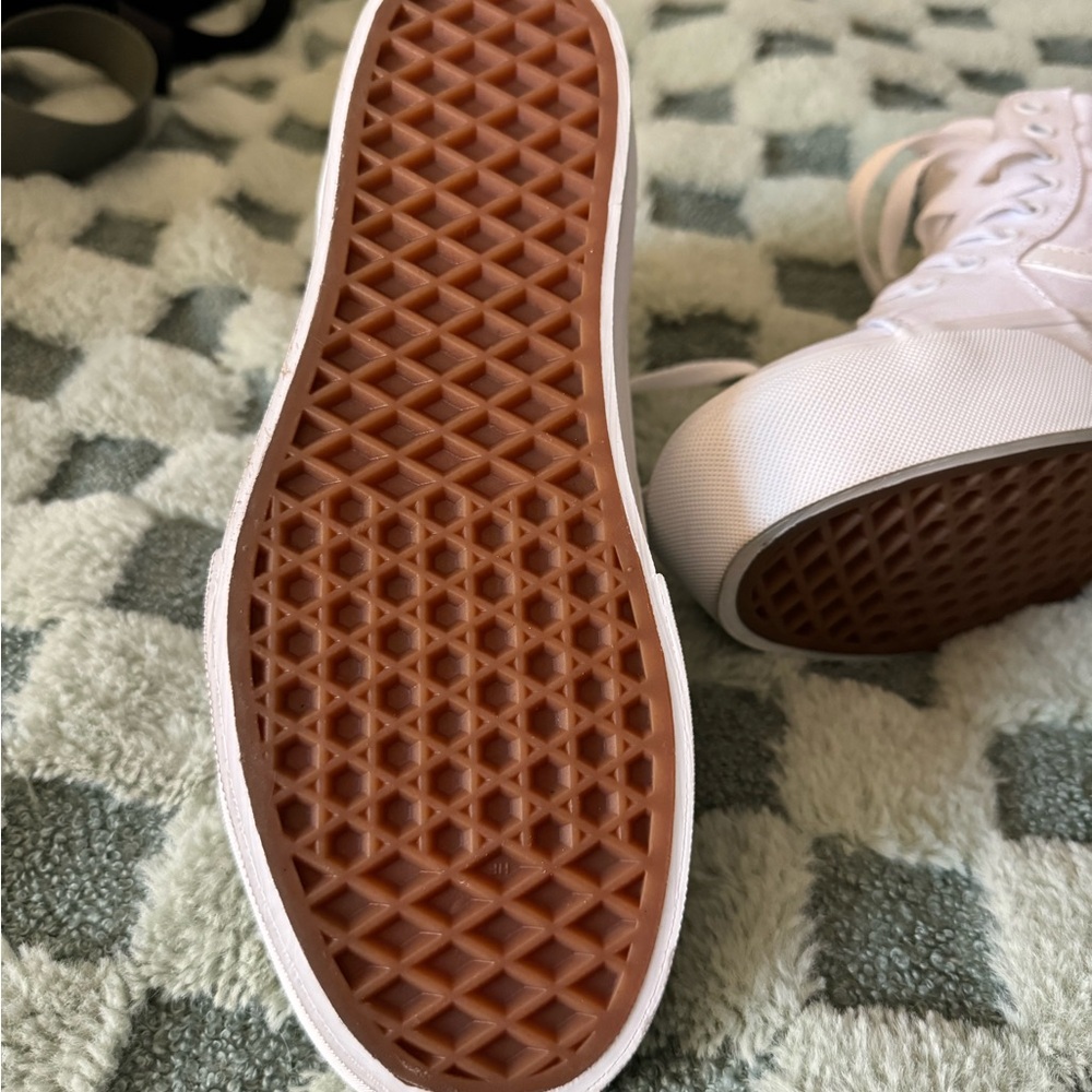 Vans Women's Classic White High-Tops - Picture 4 of 7